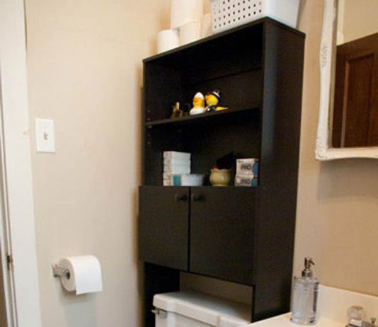 1001 cách thiết kế và trang trí phòng tắm, nhà vệ sinh nhỏ (Phần 2) Phía sau là bầu trời! Còn khi ngồi trên bồn cầu này, hẳn phía sau chính là mọi thứ có trong nhà tắm.